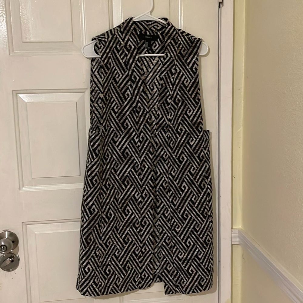 Black and white short sleeve vest - Forever 21